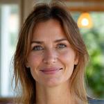 Portret Nataše, 39 godina, nasmejana i zadovoljna
